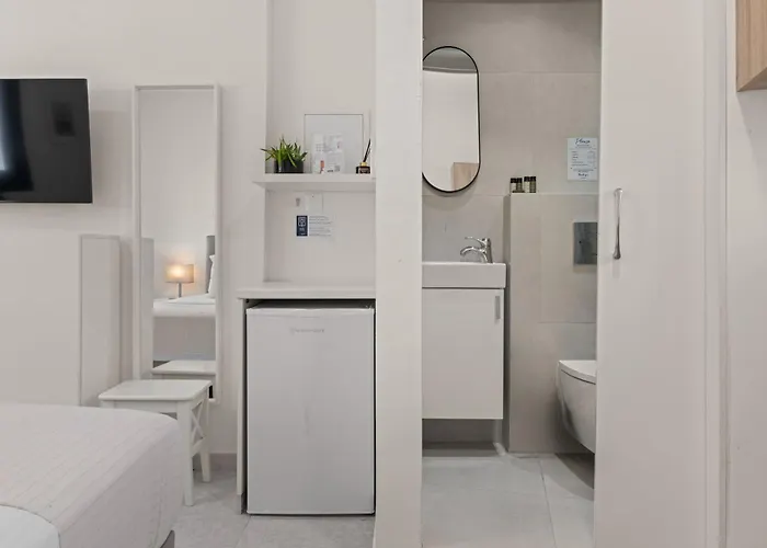 Phaedrus Living: Alkminis Seaside Verano Apartment